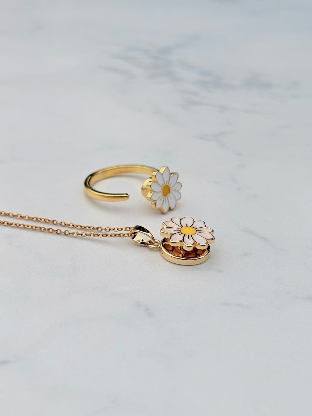 Set antientrés Anillo y Collar Margarita gold