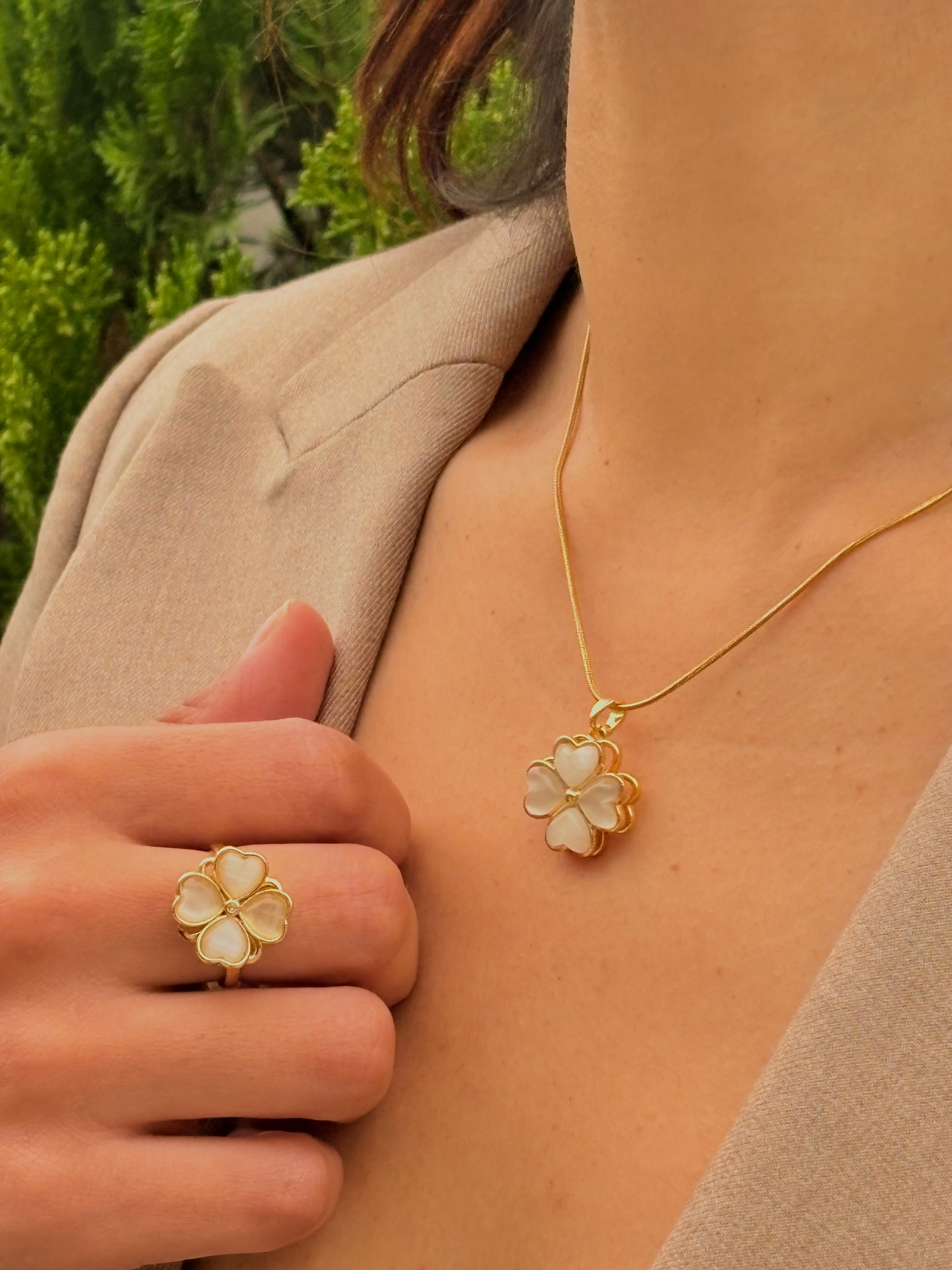 Set antiestrés Anillo y Collar Trébol