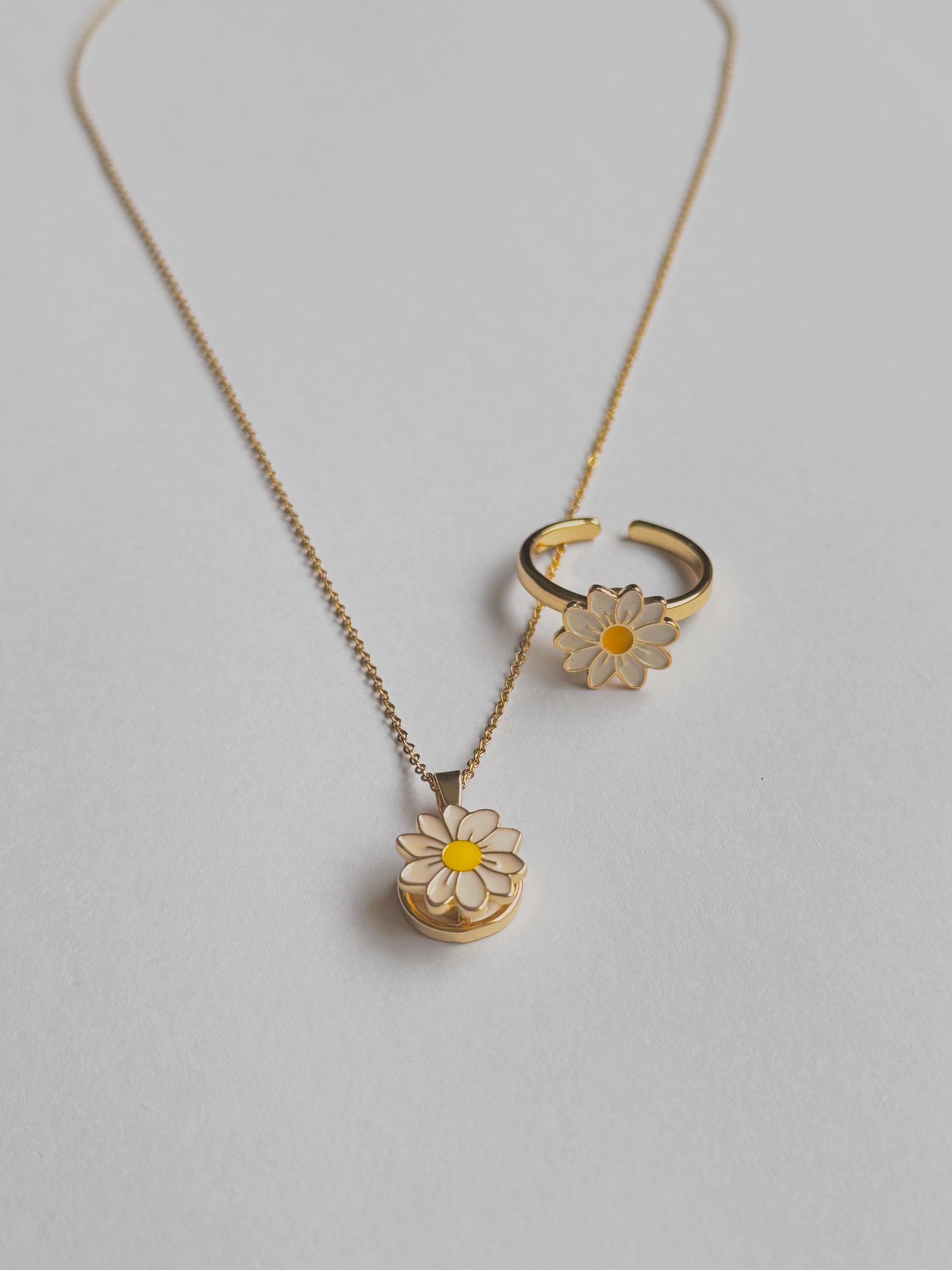 Set antientrés Anillo y Collar Margarita gold