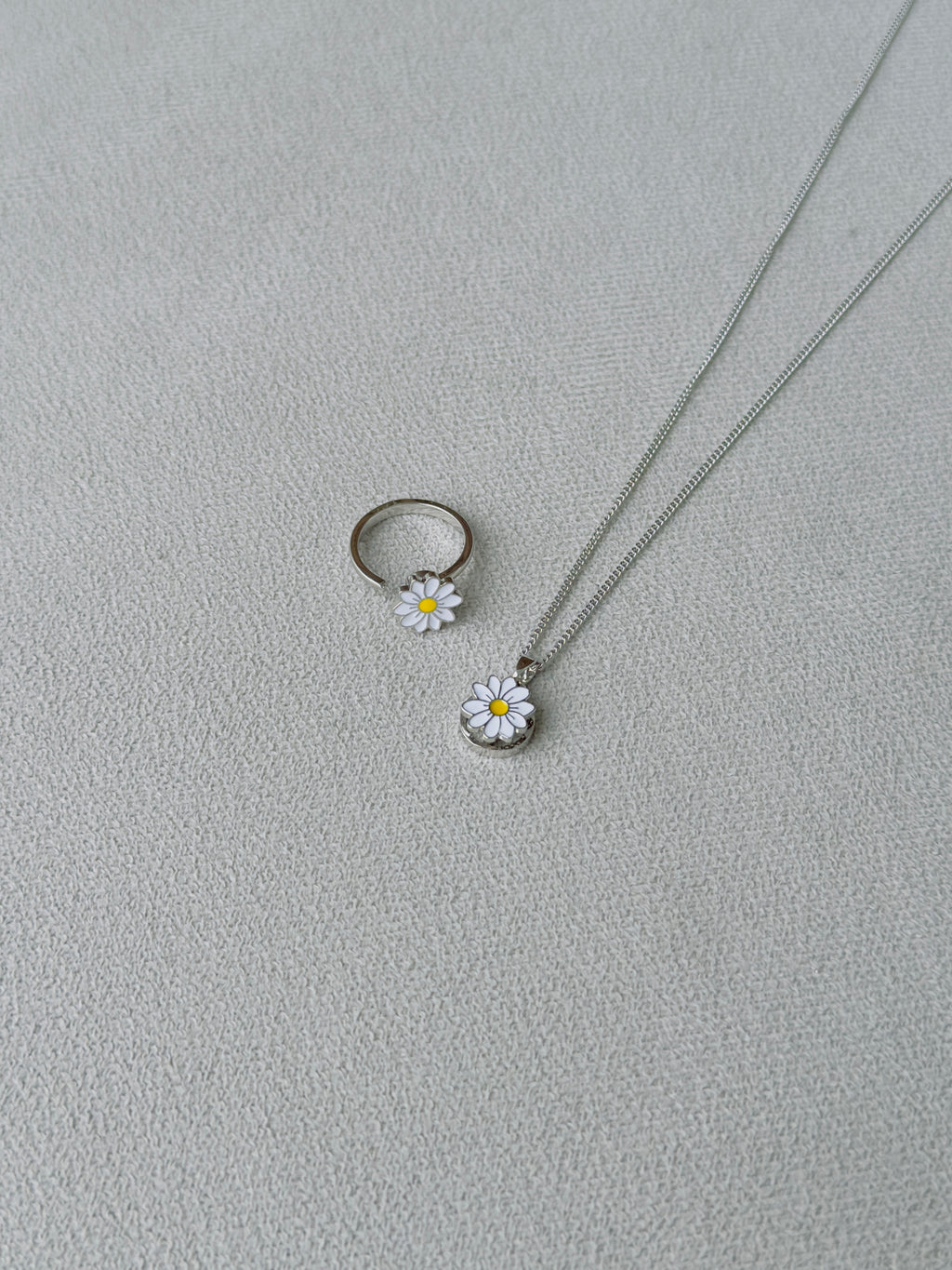 Set antiestrés Anillo y Collar Margarita silver