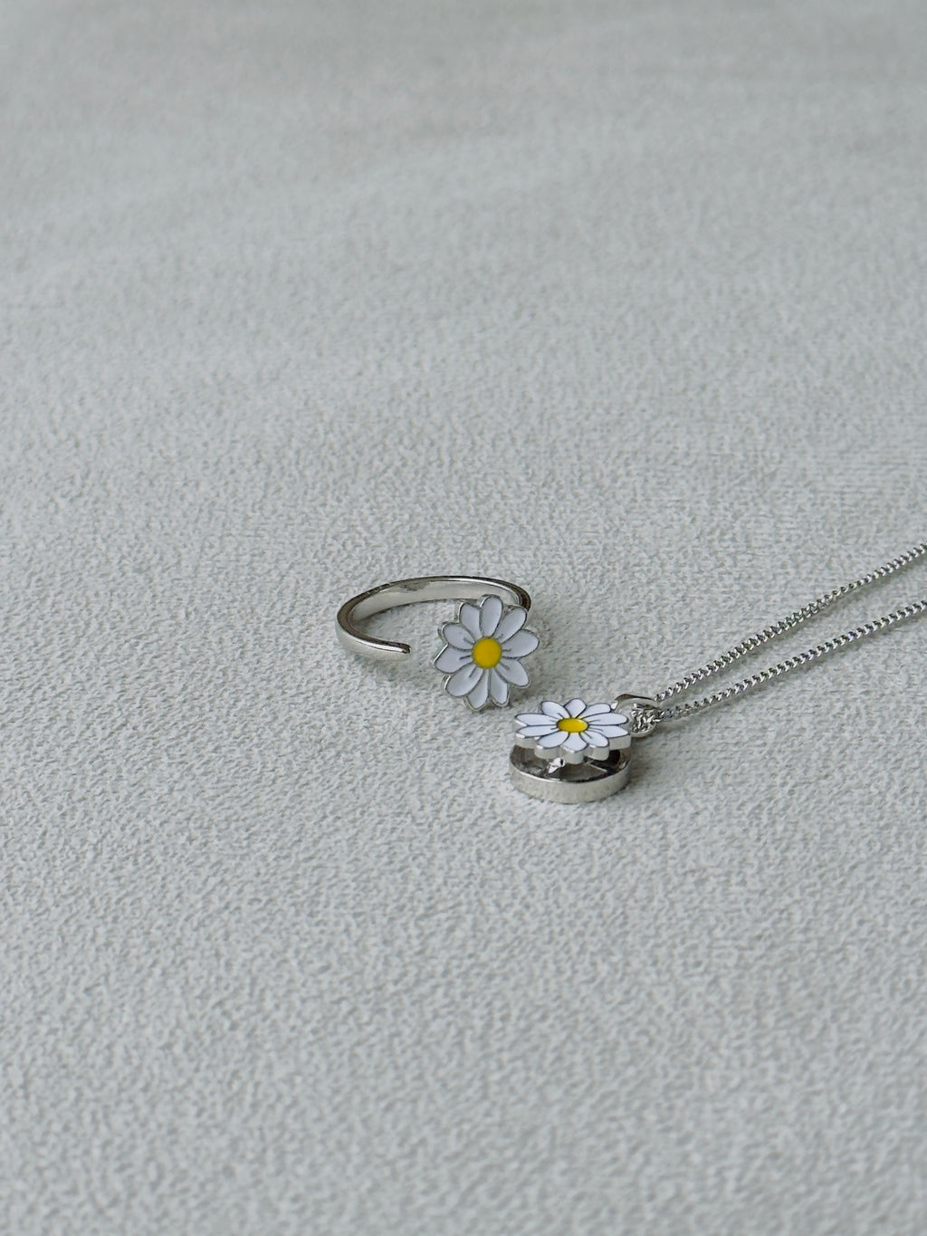 Set antiestrés Anillo y Collar Margarita silver